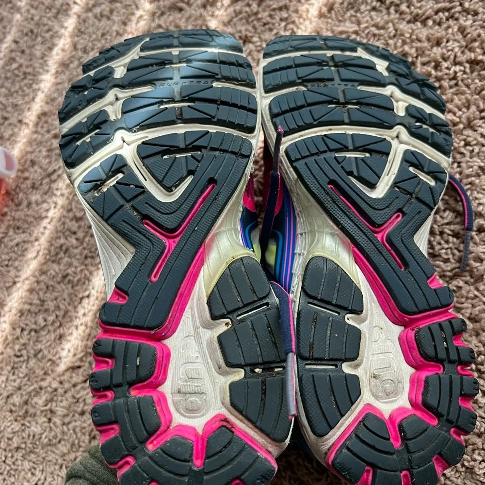 Brooks running shoes - Picture 3 of 3